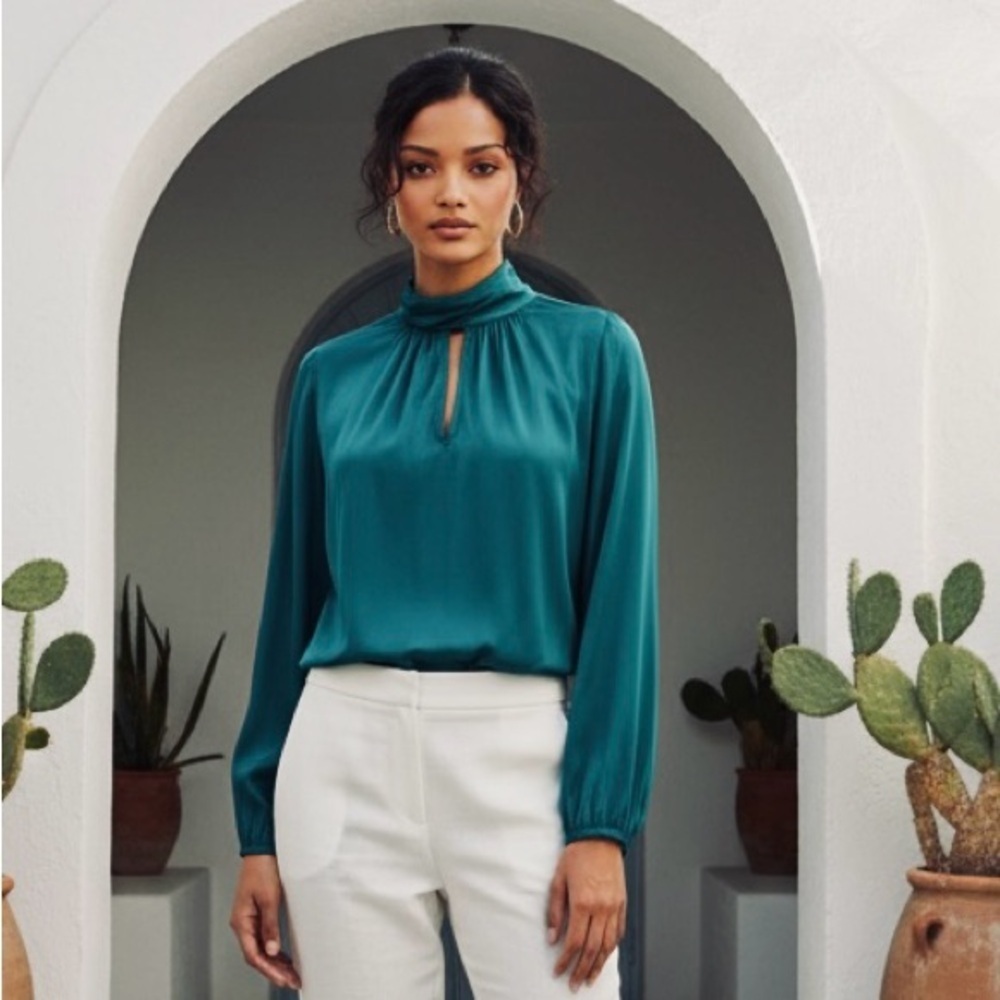 NWT Nine West SZ M green top w/long sleeves & keyhole opening, bust 40”